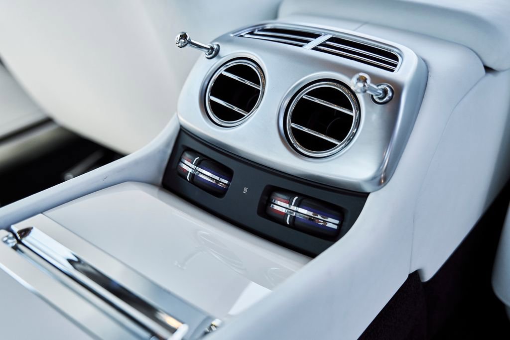 Used 2019 Rolls-Royce Wraith RWD image 40