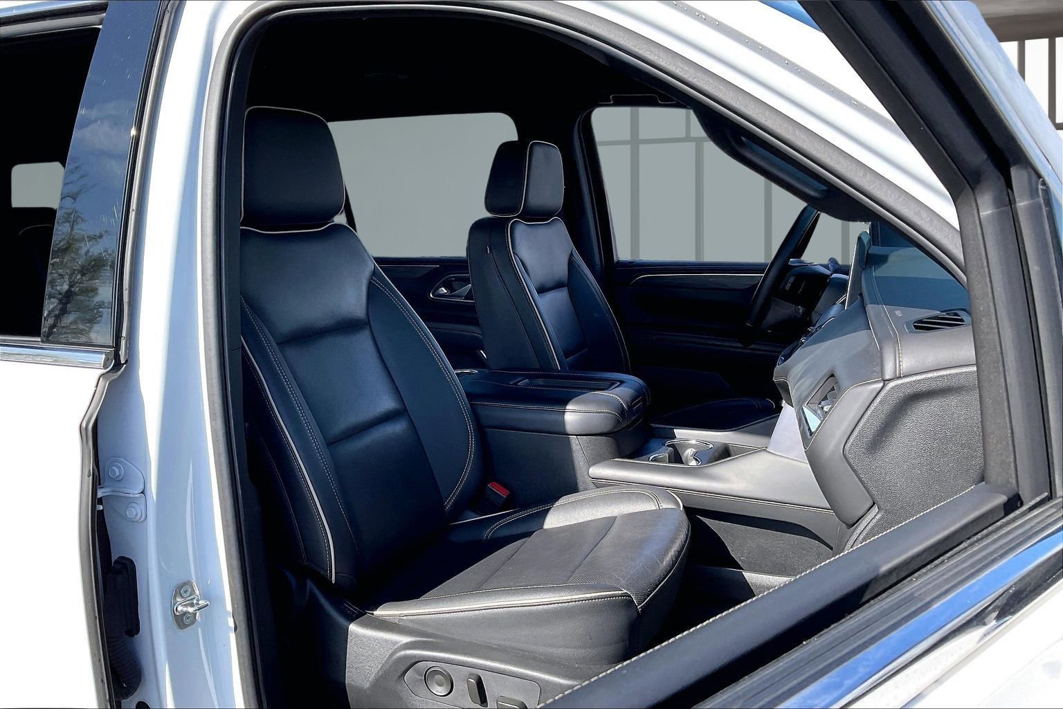 Used 2024 GMC Yukon XL SLT image 30