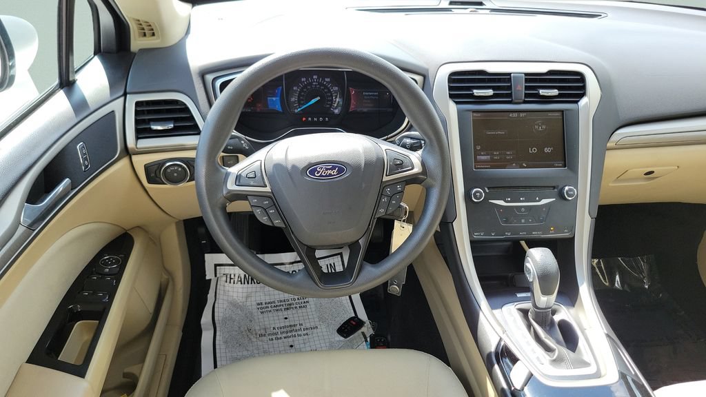 Used 2014 Ford Fusion SE FWD image 12