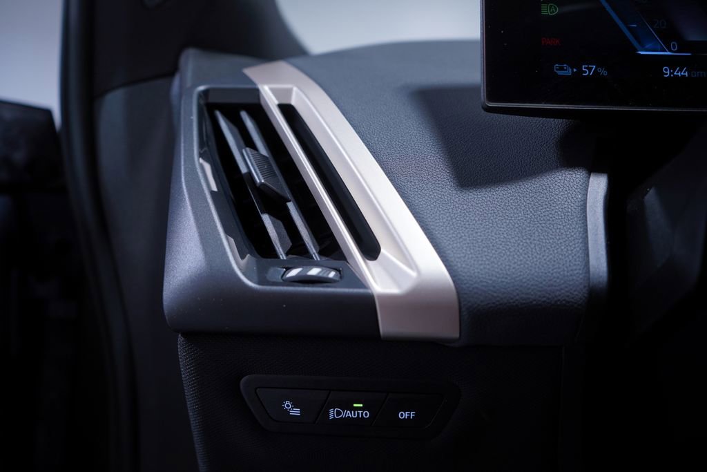 Used 2024 BMW iX xDrive50 w/ Sport Package image 17