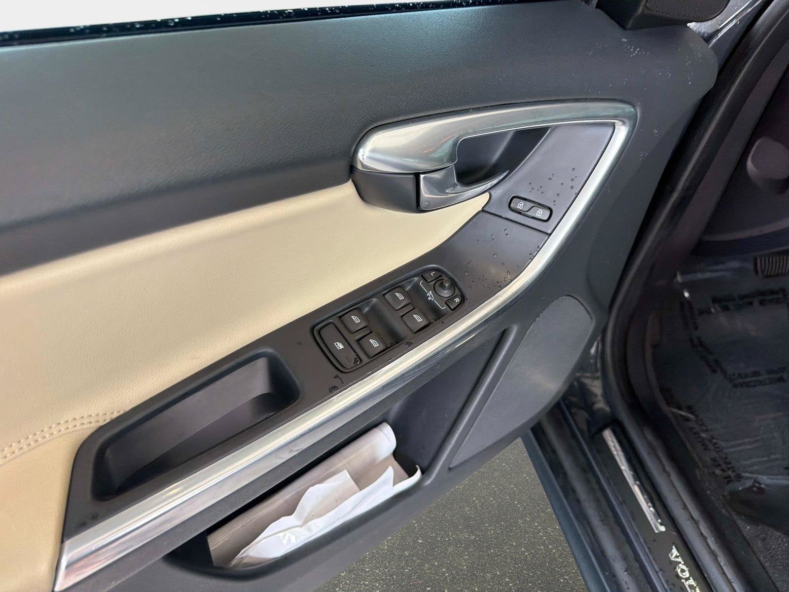Used 2016 Volvo XC60 T5 Premier w/ Proximity Package FWD image 20