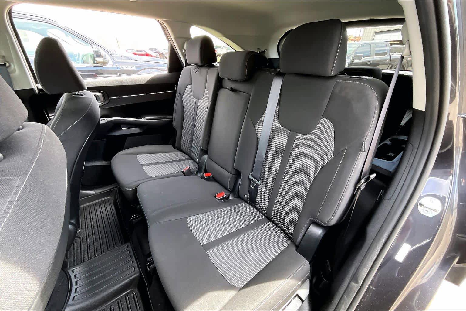Used 2025 Kia Sorento LX image 19