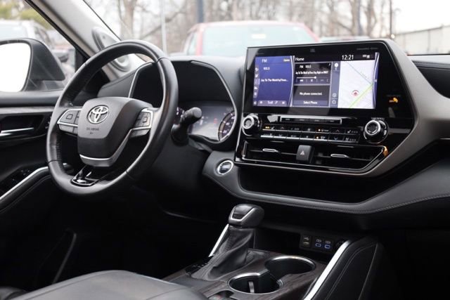Used 2022 Toyota Highlander Limited image 41
