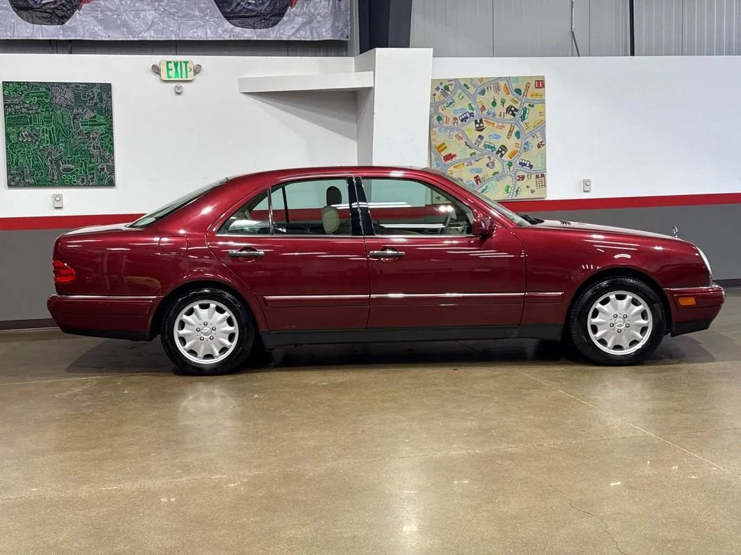 Used 1999 Mercedes-Benz E 320 Sedan image 4