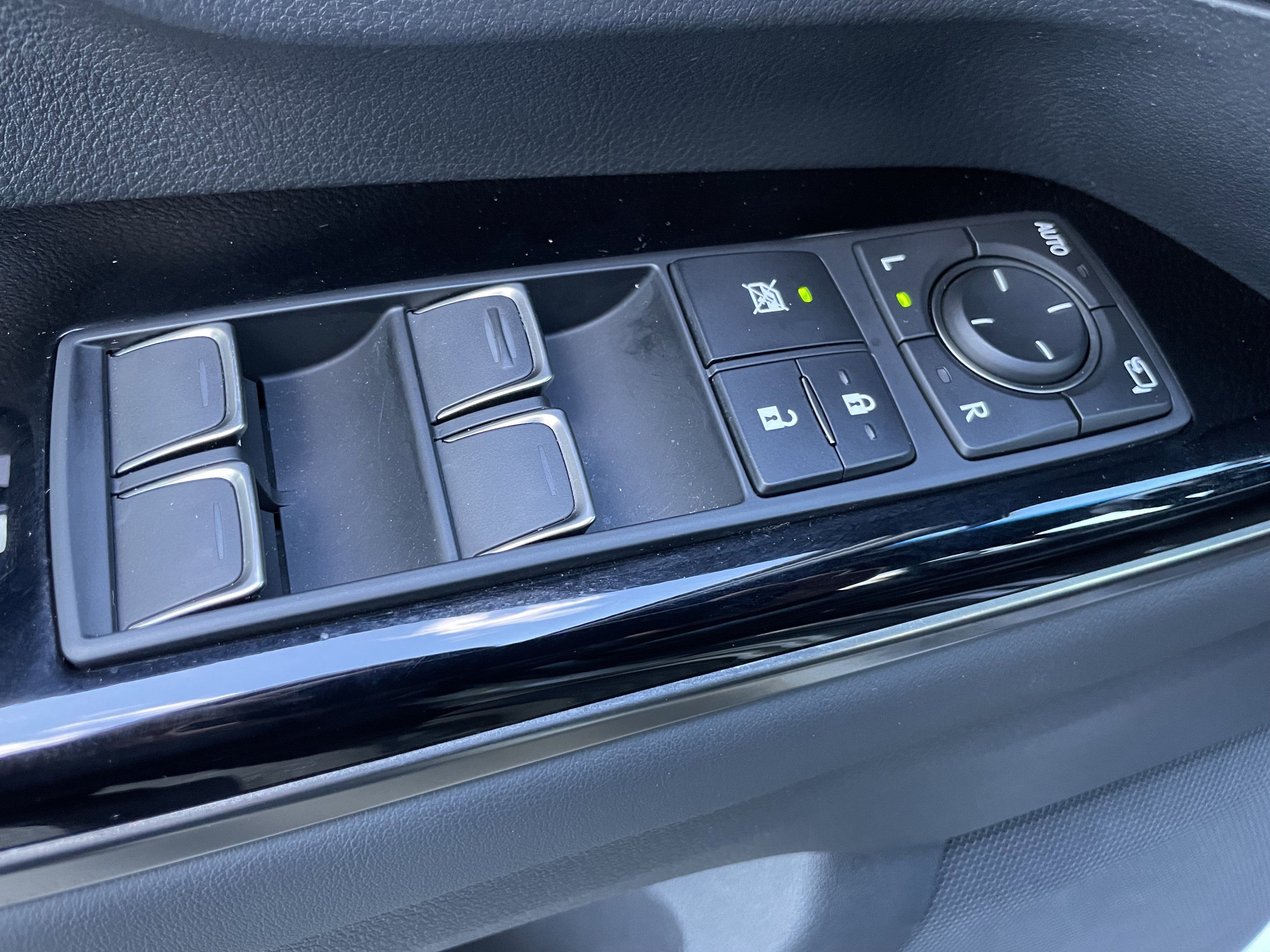 Used 2024 Lexus LX 600 4WD w/ Luxury Package image 11