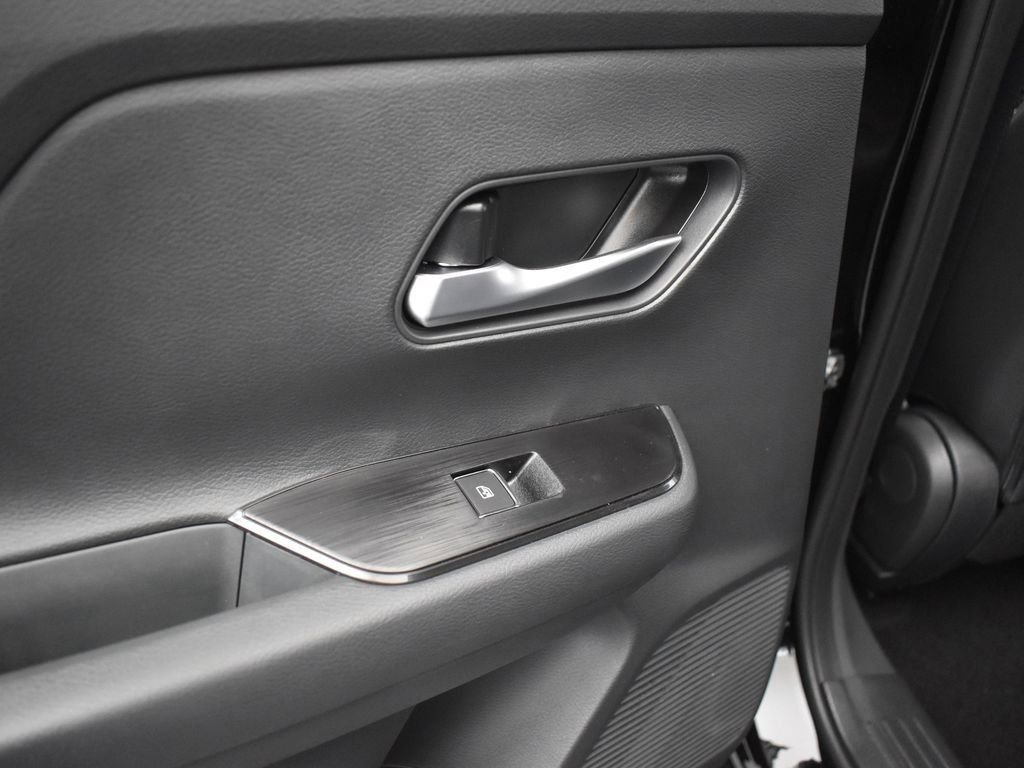 New 2026 Nissan Kicks SR image 15