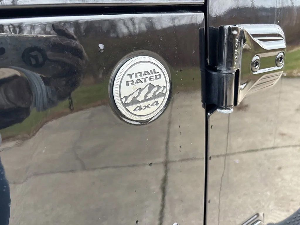 Used 2021 Jeep Wrangler Unlimited Sahara AWD/4WD image 10