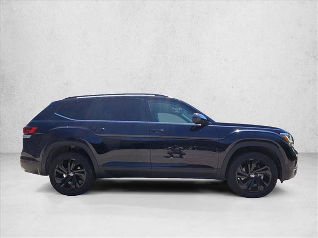 Used 2023 Volkswagen Atlas SE w/ Black Wheel Package FWD image 4
