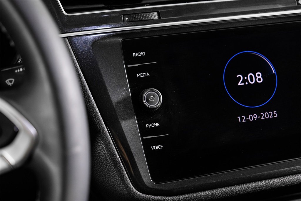 Used 2022 Volkswagen Tiguan SE image 25