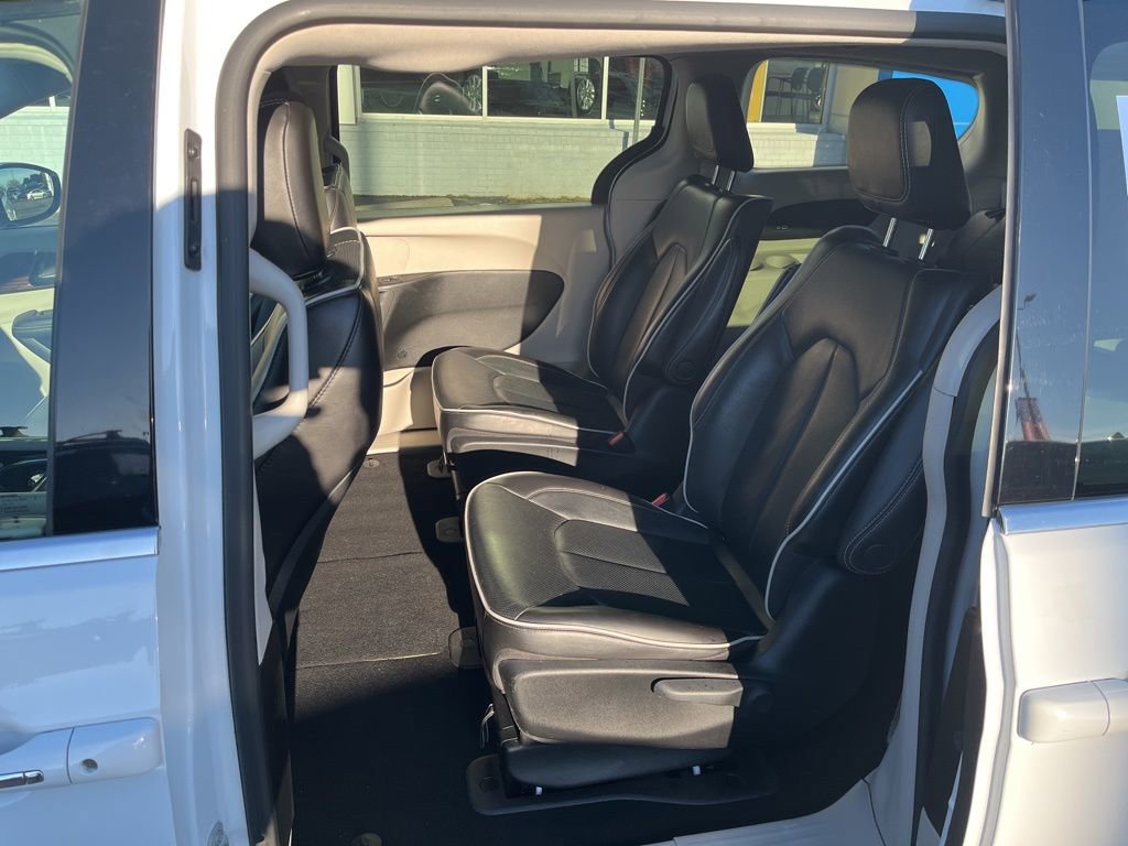 Used 2023 Chrysler Pacifica Limited image 35