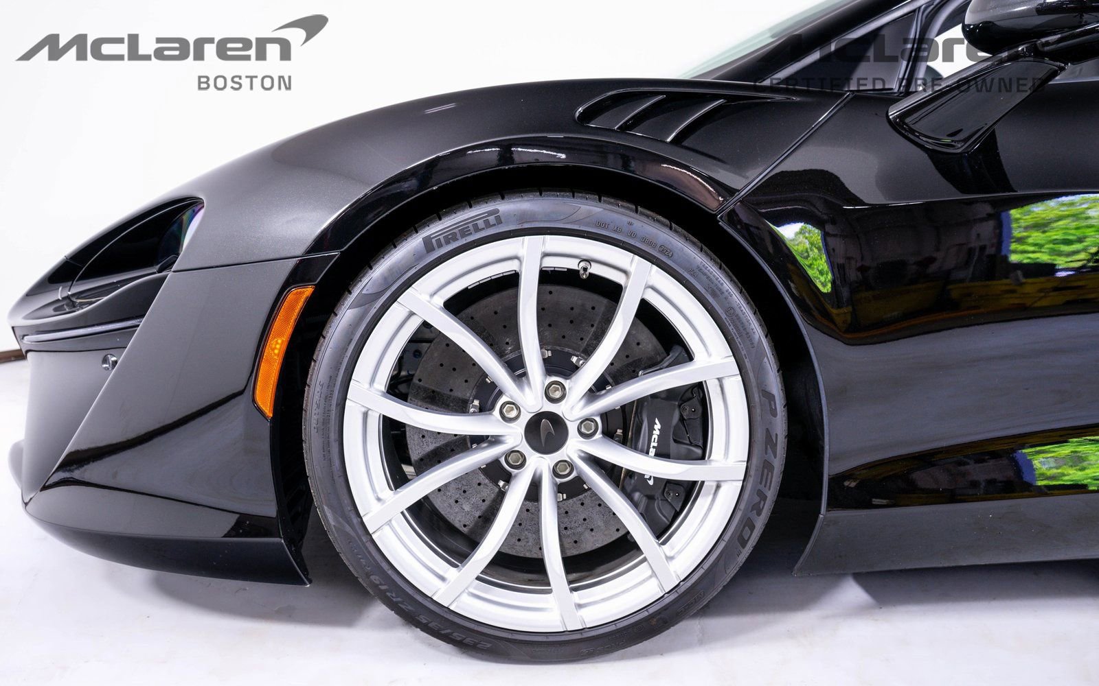 Used 2025 McLaren Artura Spider image 15