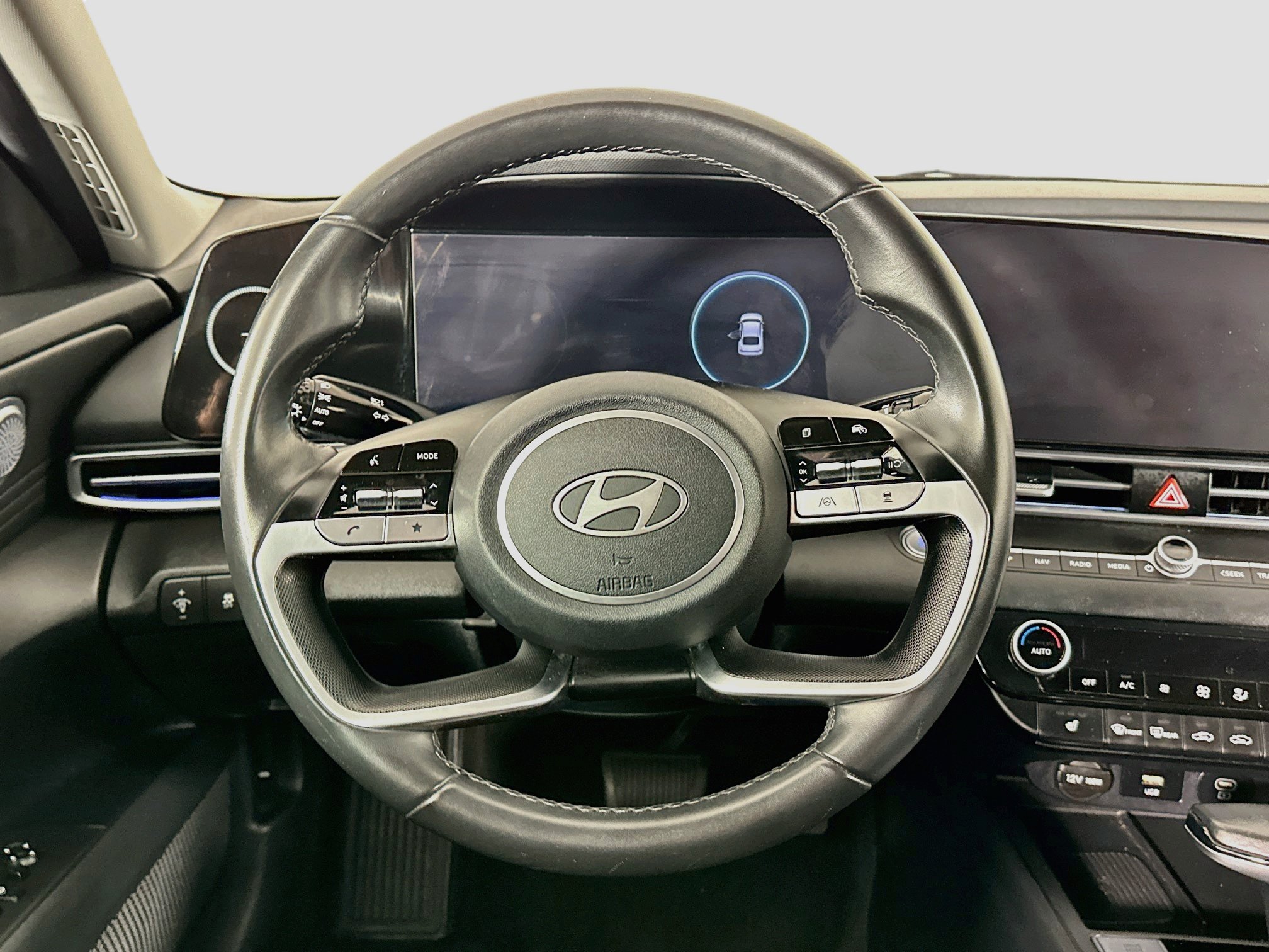 Used 2025 Hyundai Elantra SEL FWD image 18