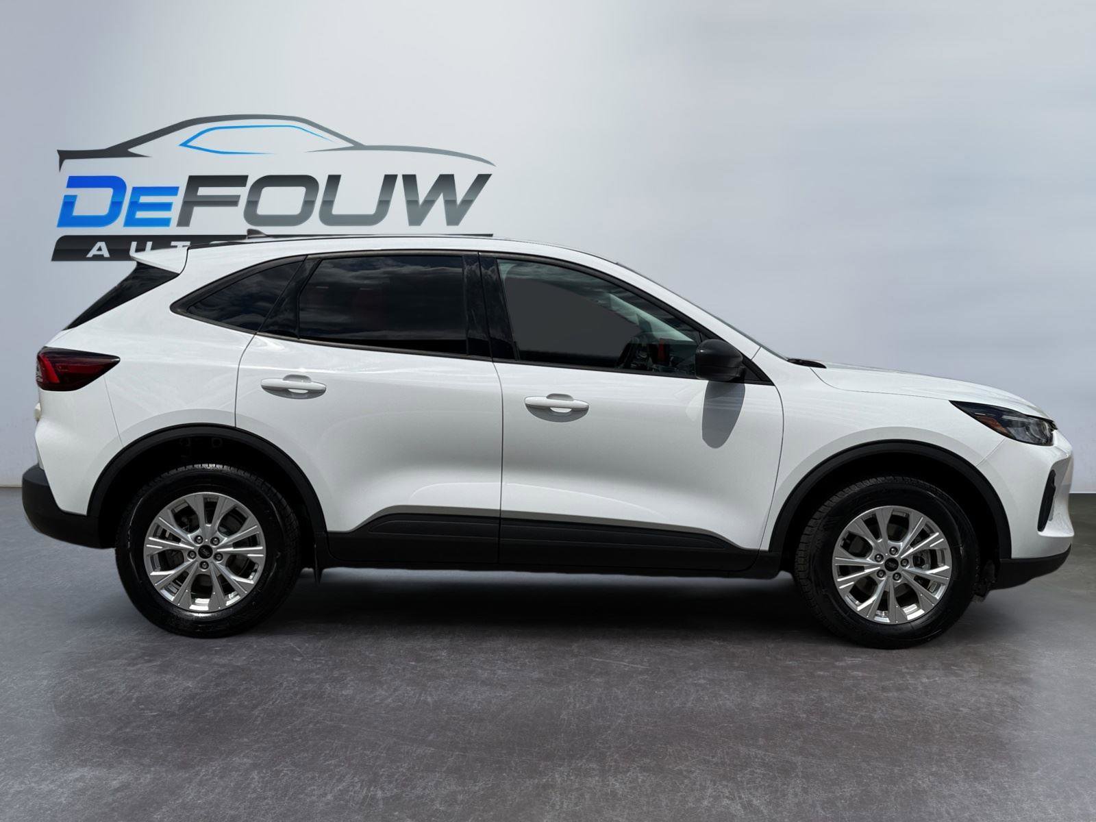 Used 2025 Ford Escape Active AWD/4WD image 2