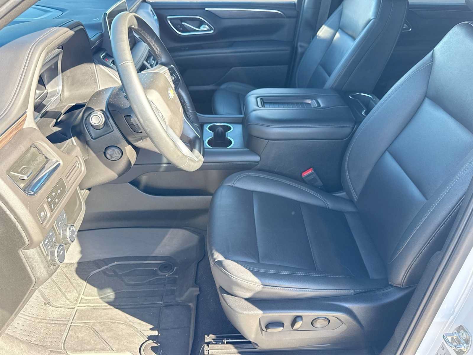 Used 2024 Chevrolet Suburban LT w/ Luxury Package AWD/4WD image 15