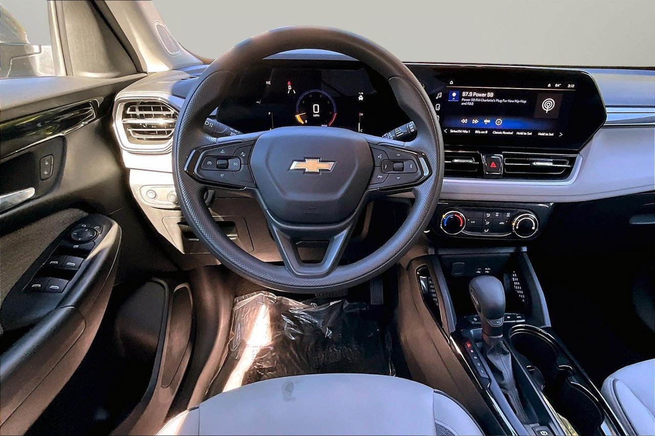 Used 2025 Chevrolet TrailBlazer LT AWD/4WD image 10