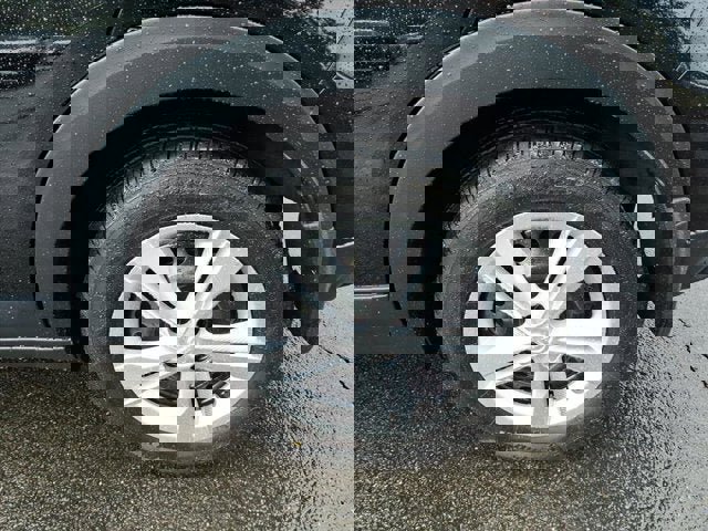 New 2025 Nissan Kicks Play S image 4