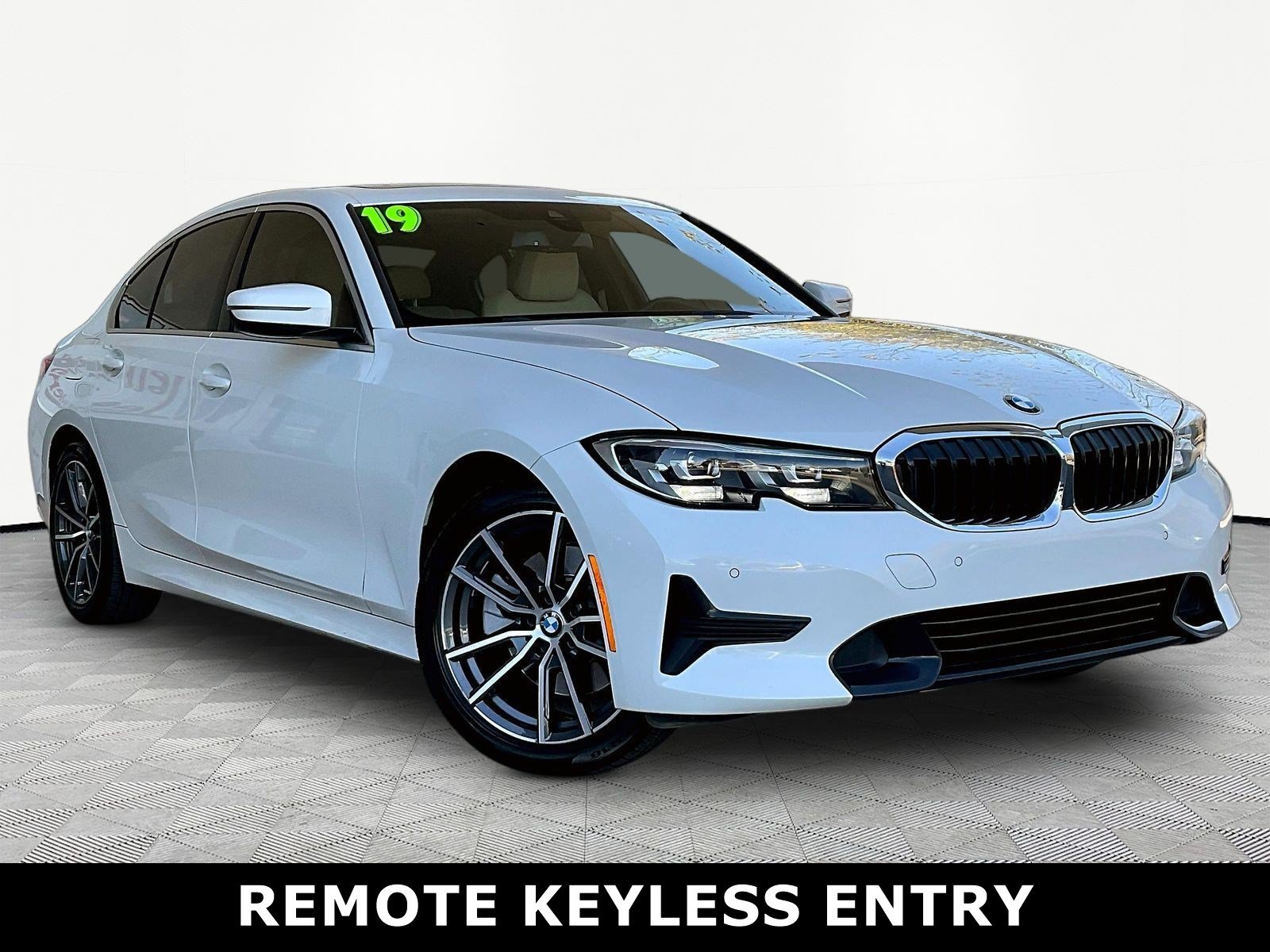 Used 2019 BMW 330i Sedan w/ Driving Assistance Package RWD image 3