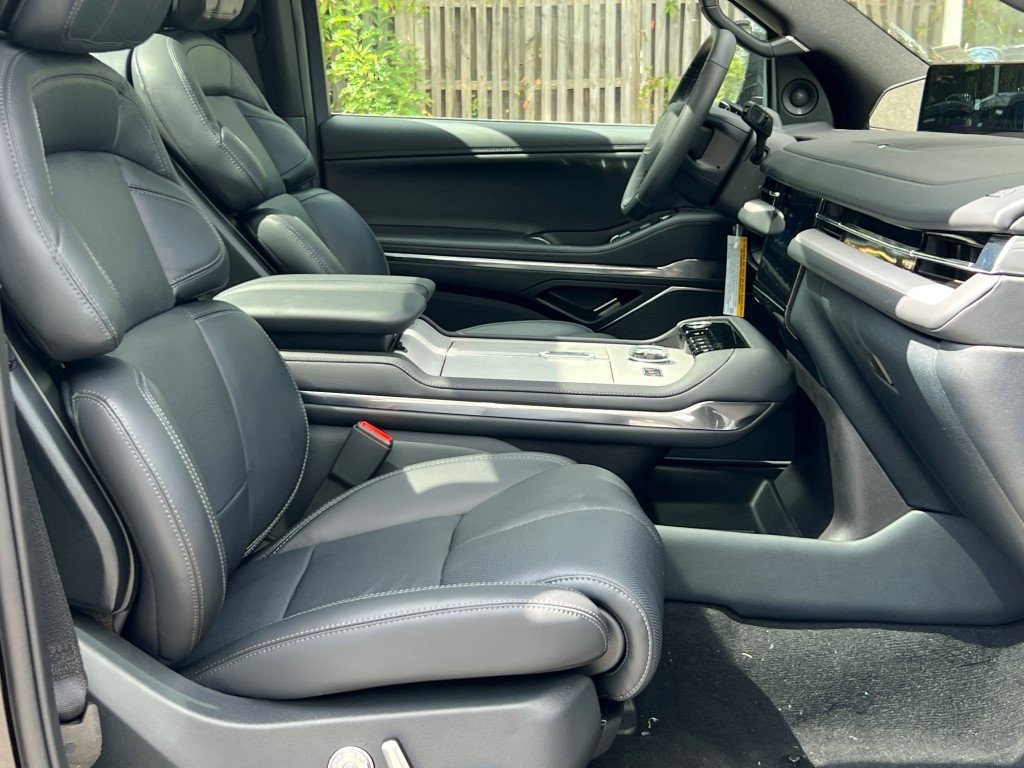 New 2025 Lincoln Navigator L Reserve w/ Jet Appearance Package image 7