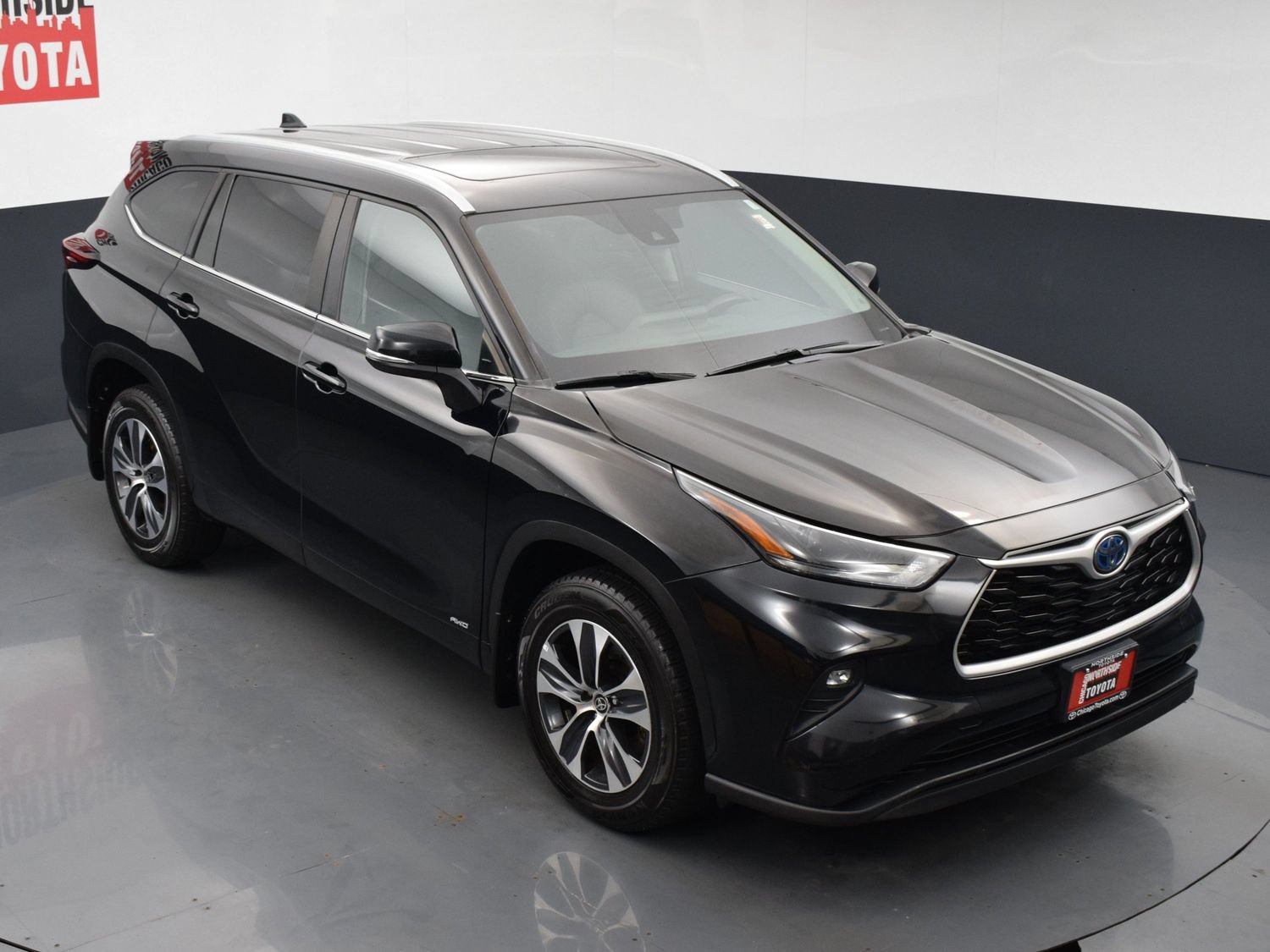 Used 2024 Toyota Highlander XLE AWD/4WD image 26