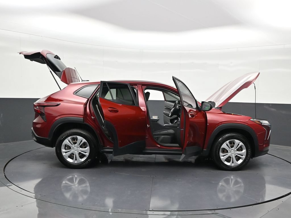 Used 2024 Chevrolet Trax LS FWD image 33