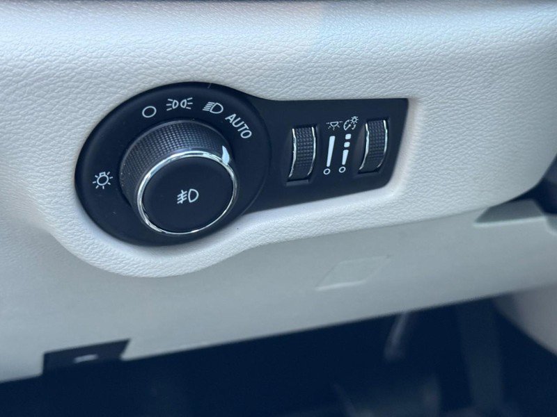 Used 2017 Chrysler Pacifica Touring-L image 20