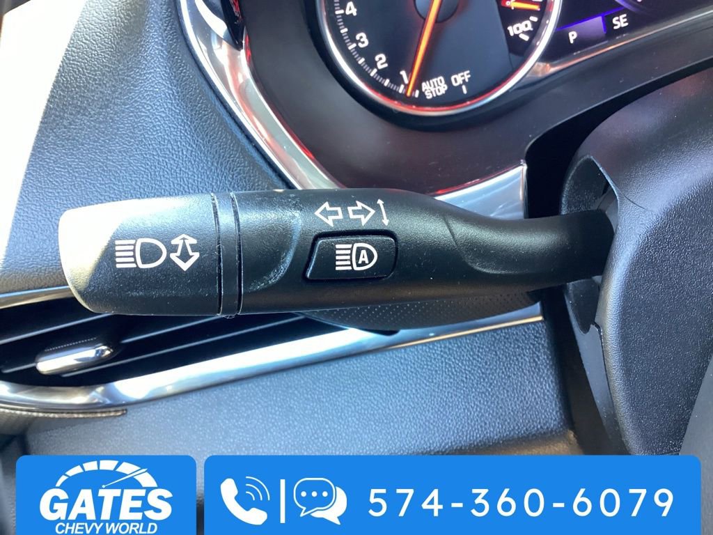 Used 2023 Chevrolet Traverse Premier image 32