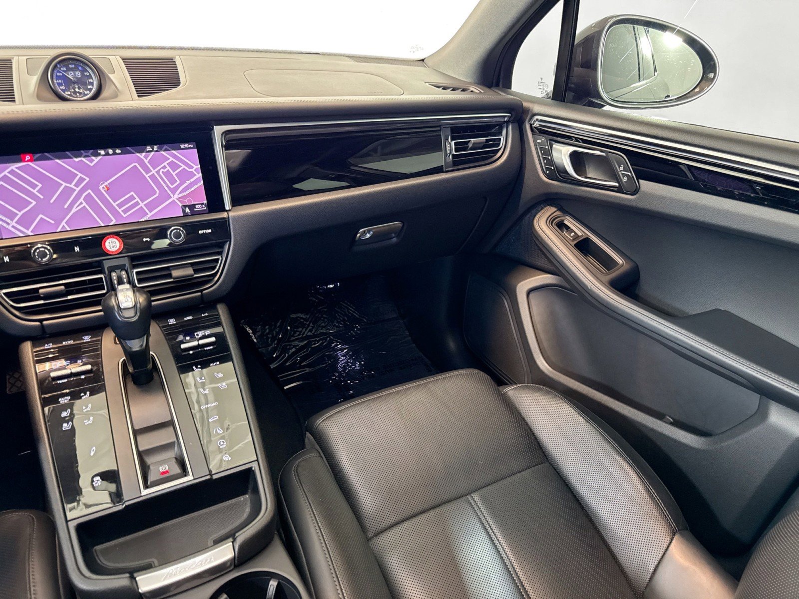 Certified 2024 Porsche Macan Turbo w/ Premium Plus Package image 21