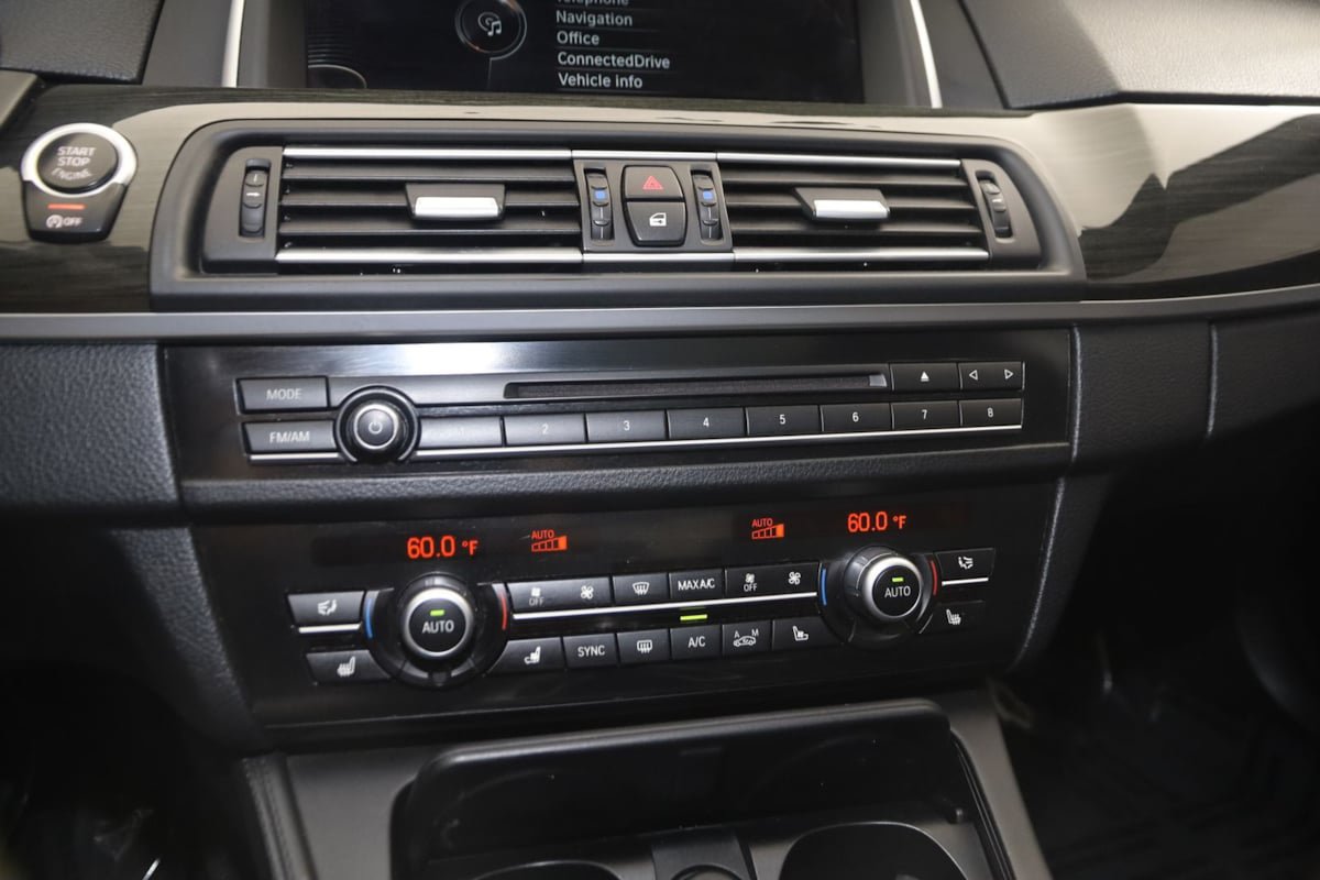 Used 2015 BMW M5 RWD image 32