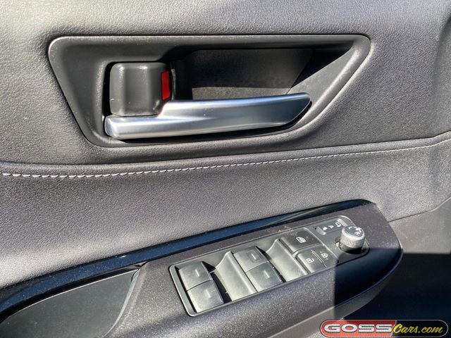 Used 2022 Toyota Venza LE image 23