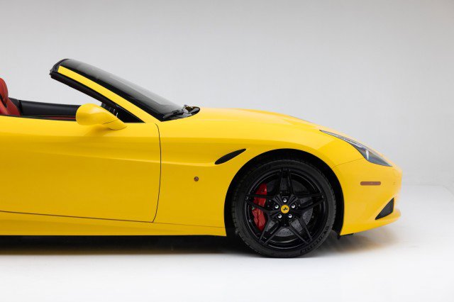 Used 2016 Ferrari California T image 39