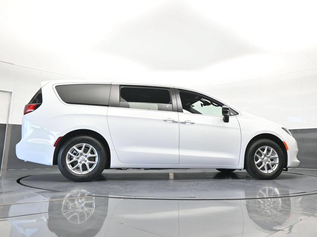 New 2026 Chrysler Voyager LX FWD image 57