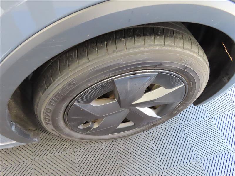 Used 2024 Toyota Prius LE FWD image 9