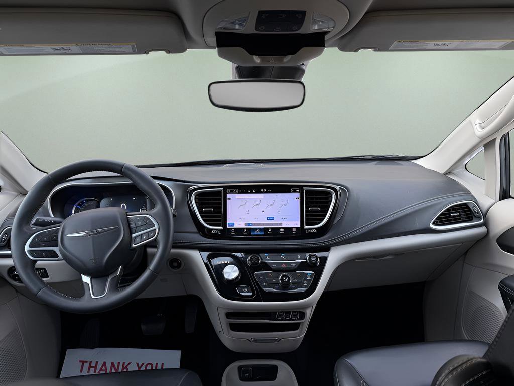 Used 2023 Chrysler Pacifica Touring-L image 15