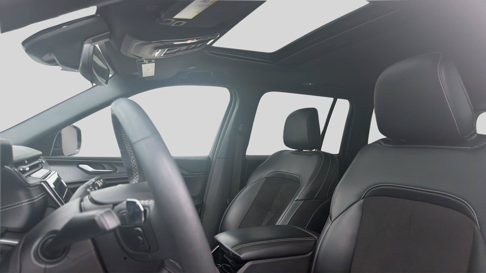 Used 2023 Jeep Grand Cherokee Altitude AWD/4WD image 17
