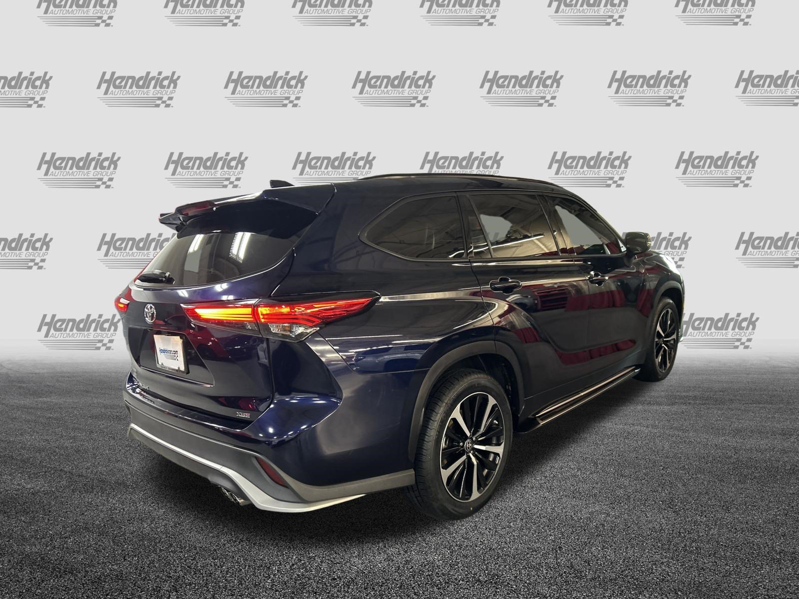 Used 2021 Toyota Highlander XSE FWD image 12