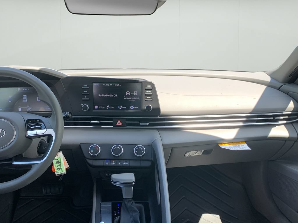 Certified 2026 Hyundai Elantra SE FWD image 20
