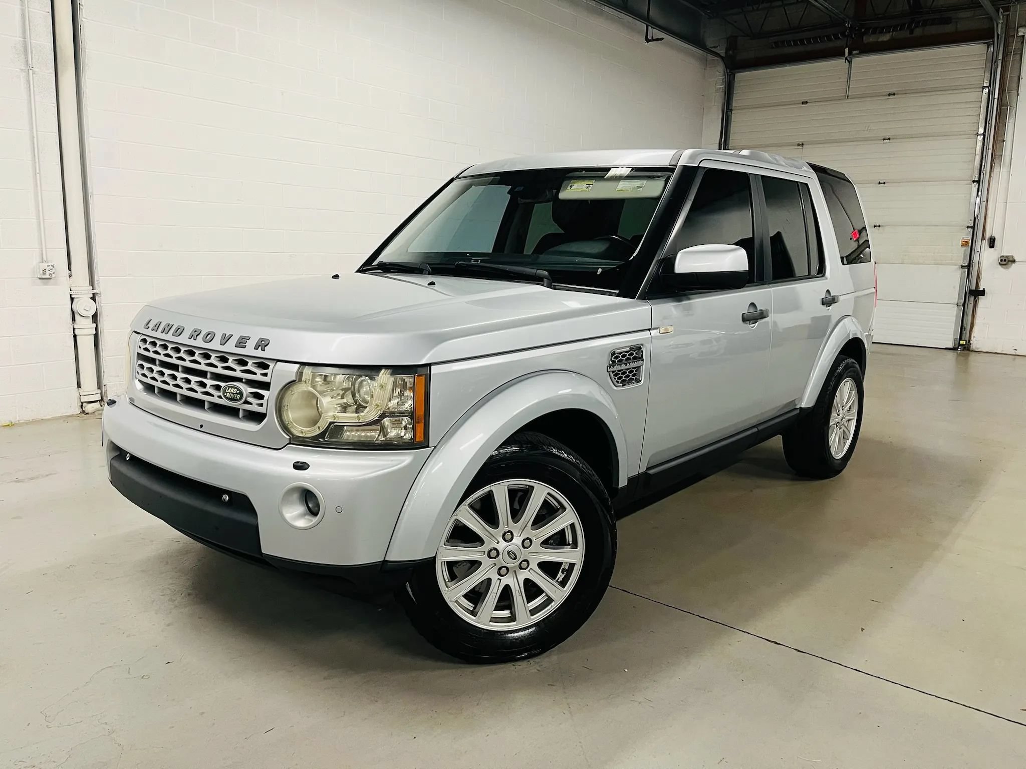 Used 2010 Land Rover LR4 HSE AWD/4WD image 1
