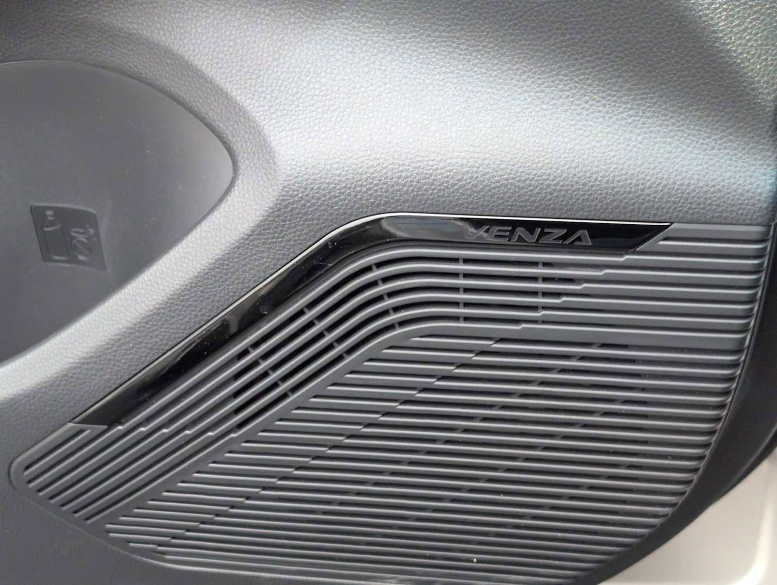 Used 2021 Toyota Venza Limited image 30