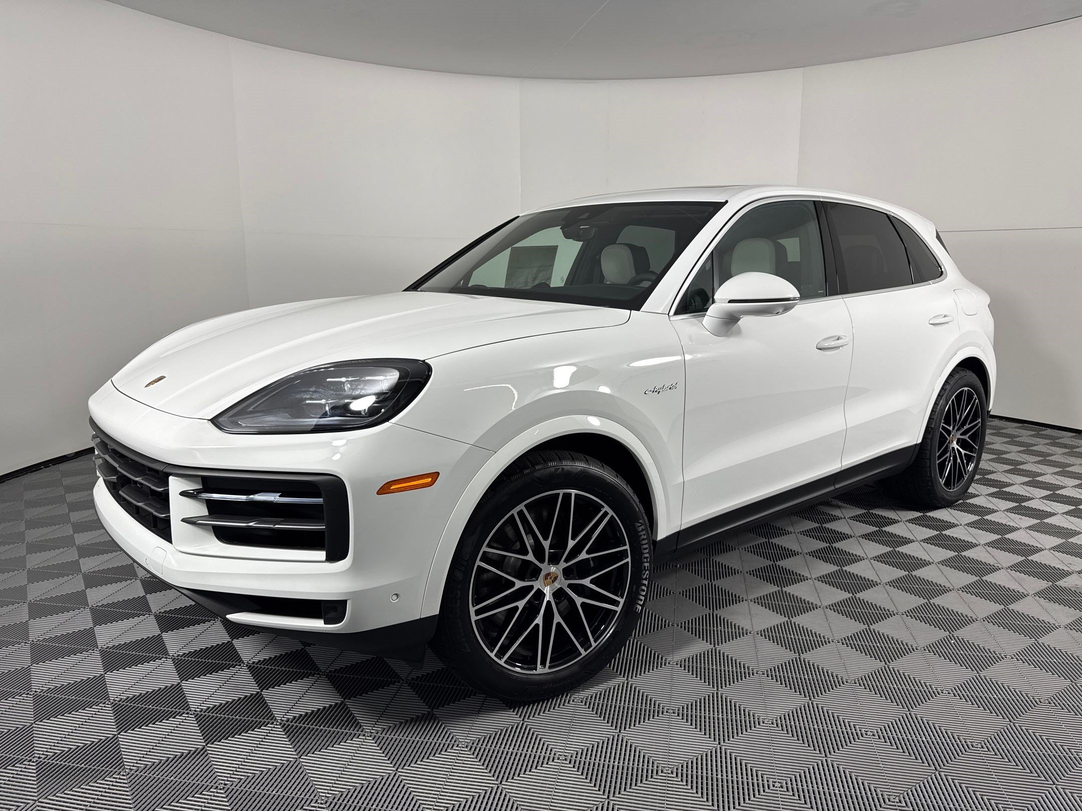 Certified 2026 Porsche Cayenne Coupe AWD/4WD image 1