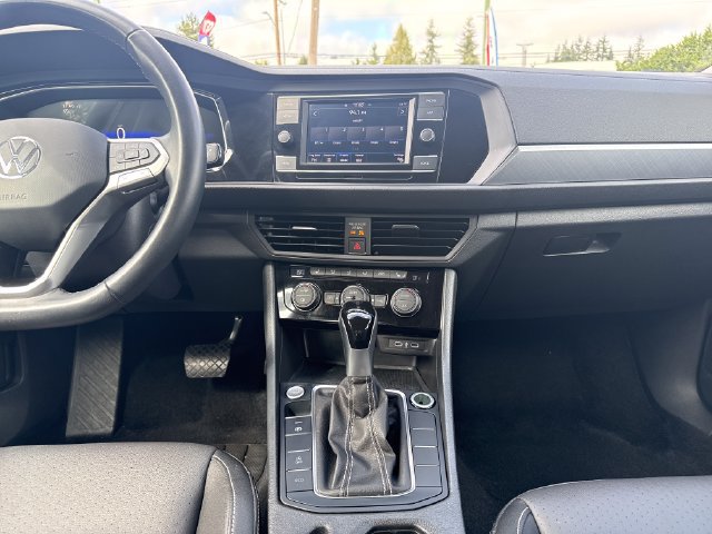 Used 2024 Volkswagen Jetta SE FWD image 25