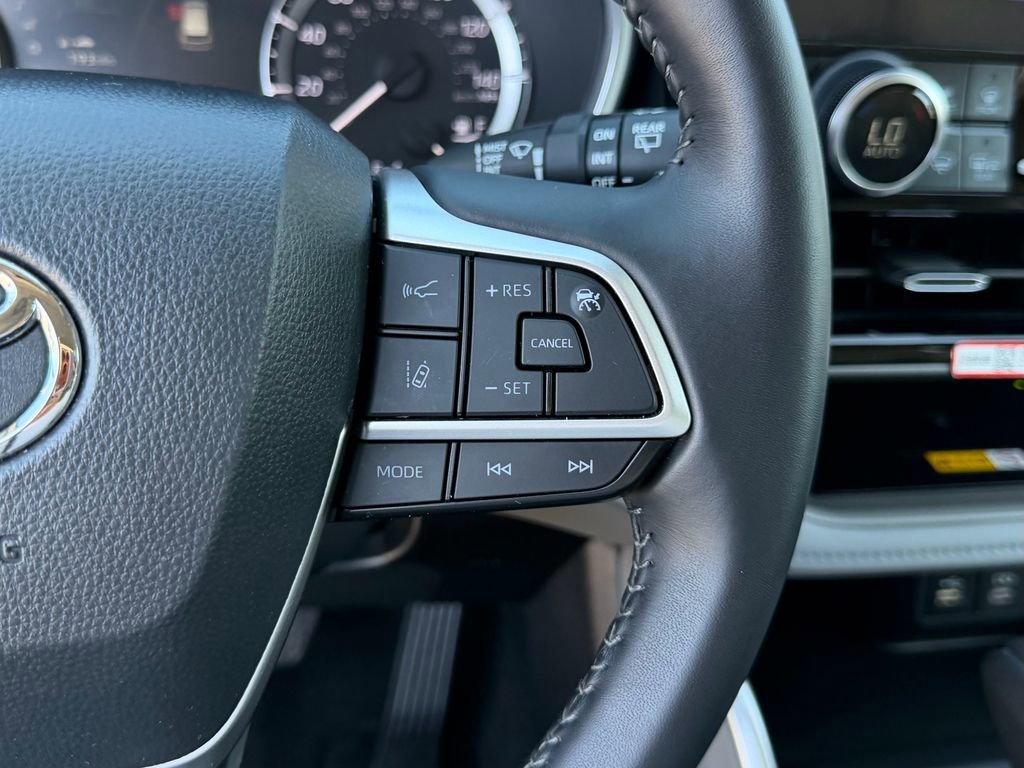 Certified 2024 Toyota Highlander XLE image 22
