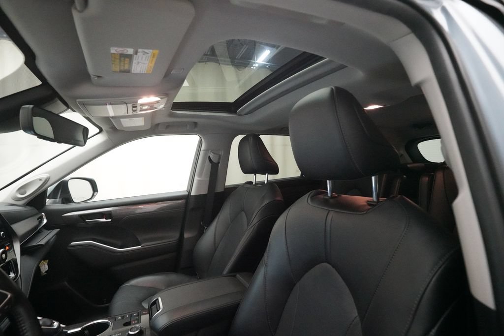 Used 2023 Toyota Highlander Limited AWD/4WD image 32