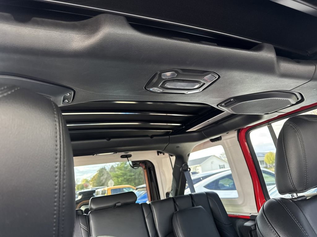 Used 2022 Jeep Wrangler Unlimited Rubicon 4xe w/ Cold Weather Group AWD/4WD image 37