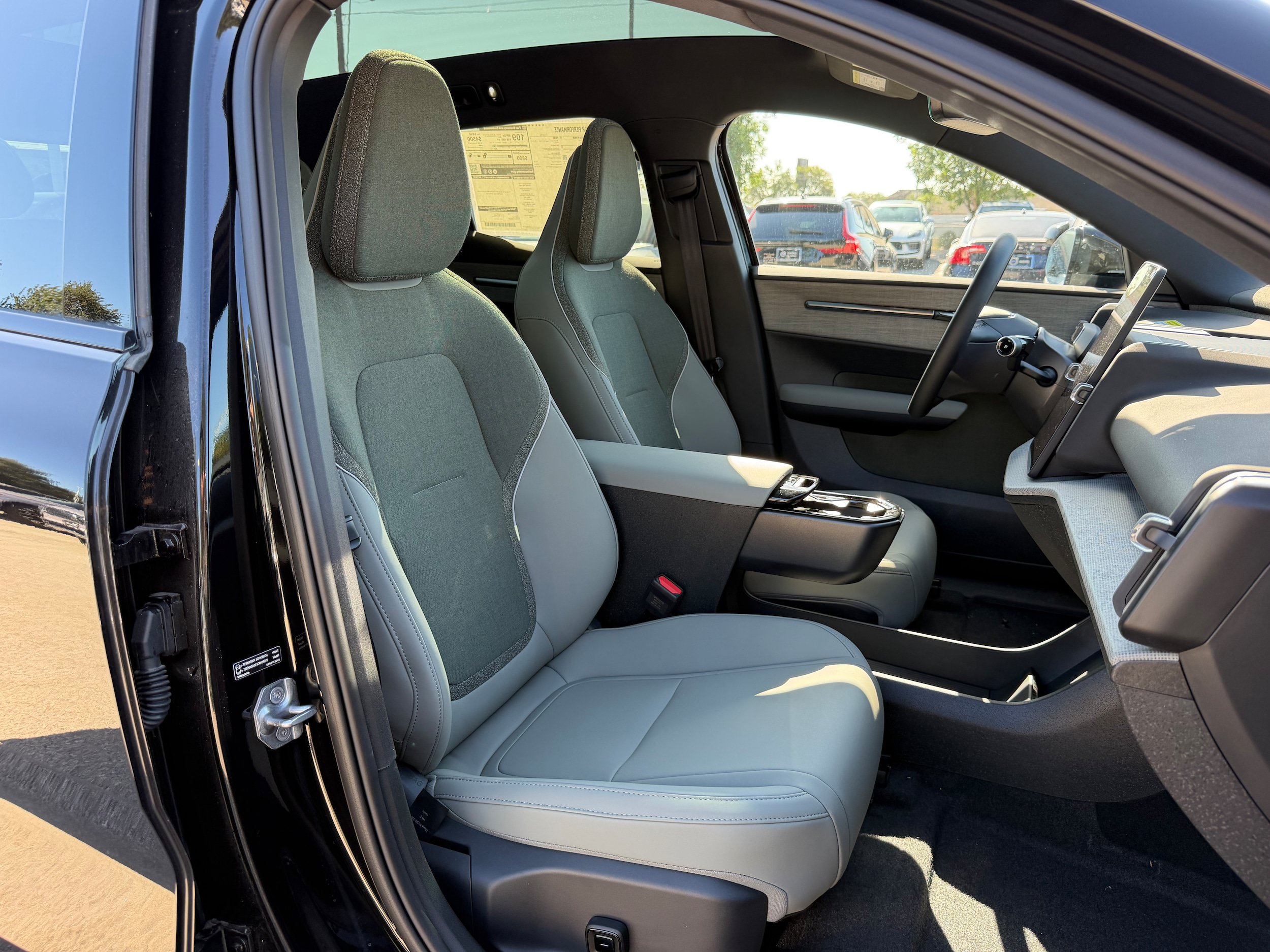 New 2026 Volvo EX30 Plus w/ Climate Package AWD/4WD image 7