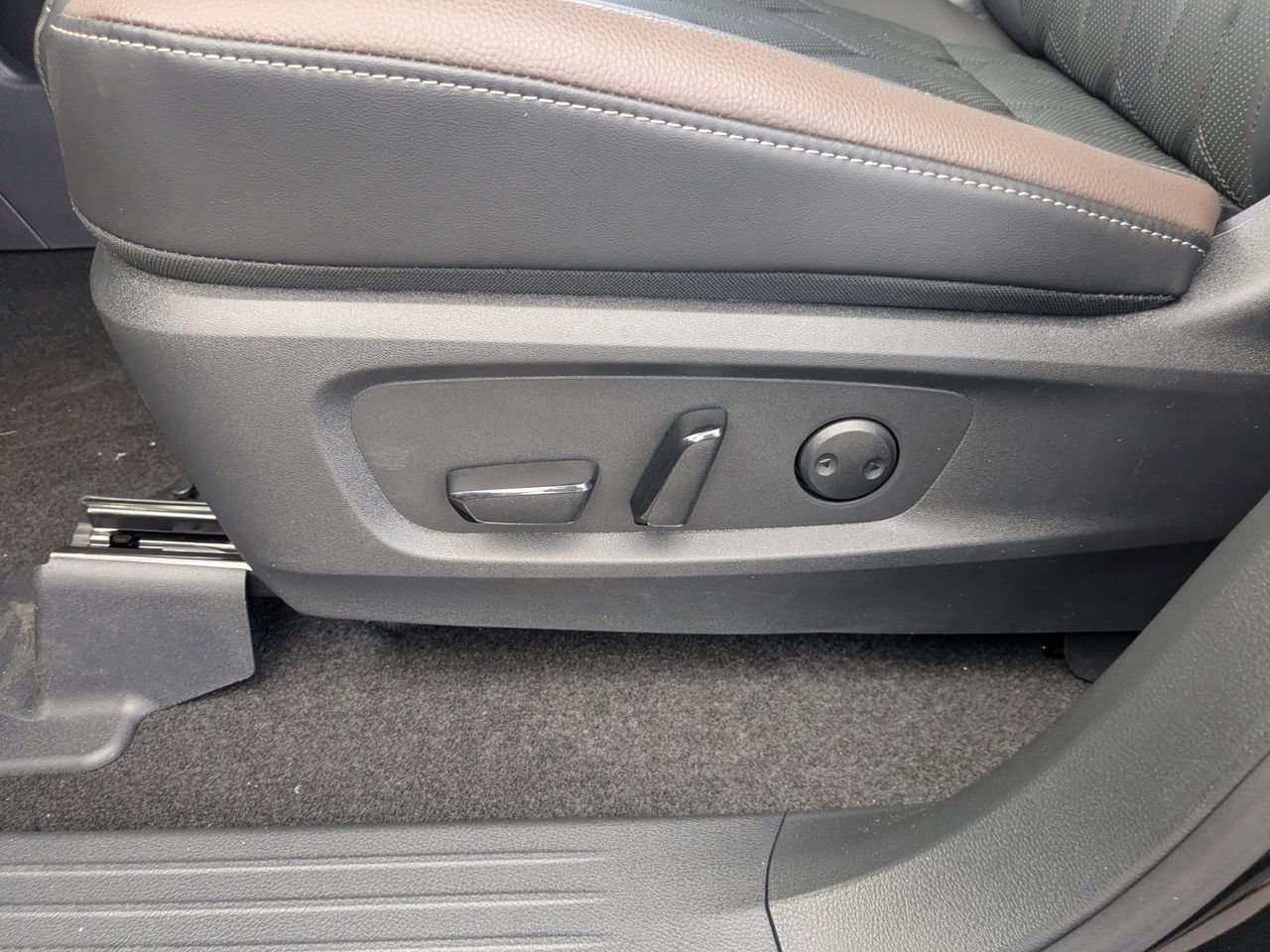 New 2026 Nissan Pathfinder Platinum w/ Cargo Package FWD image 15