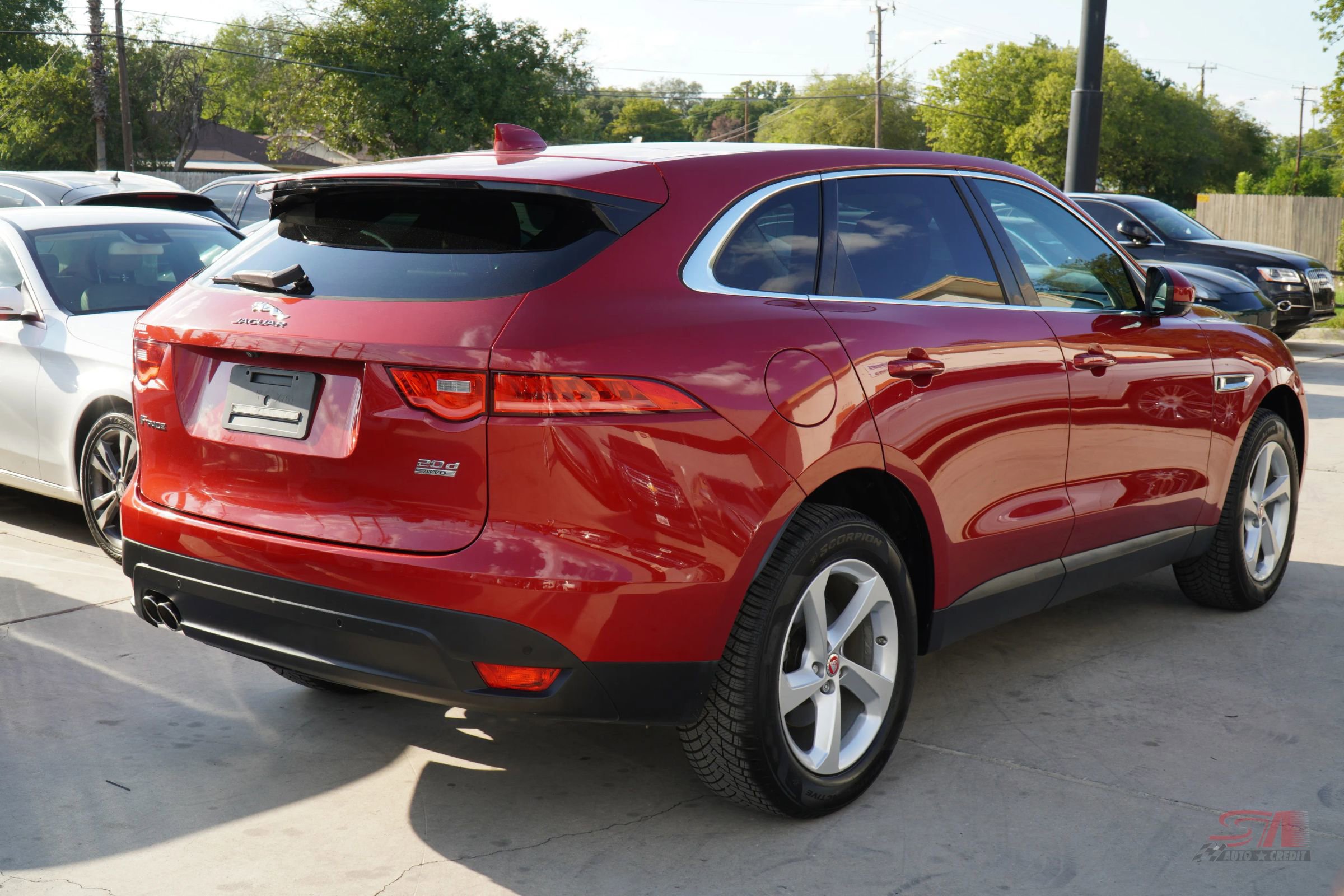 Used 2019 Jaguar F-PACE Premium image 6