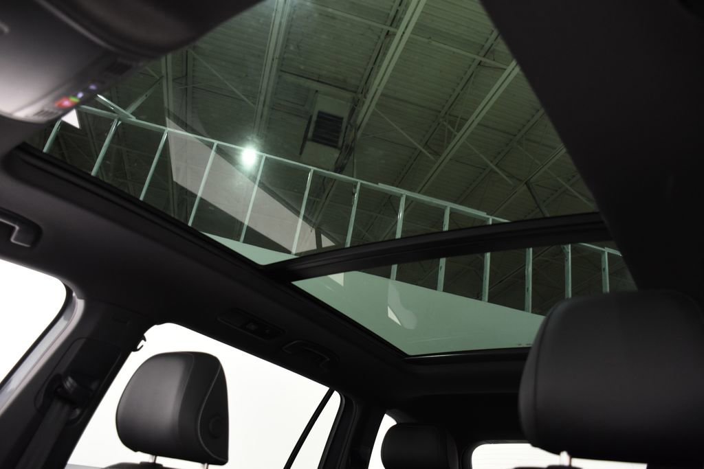 Used 2024 Volkswagen Tiguan SE R-Line image 29