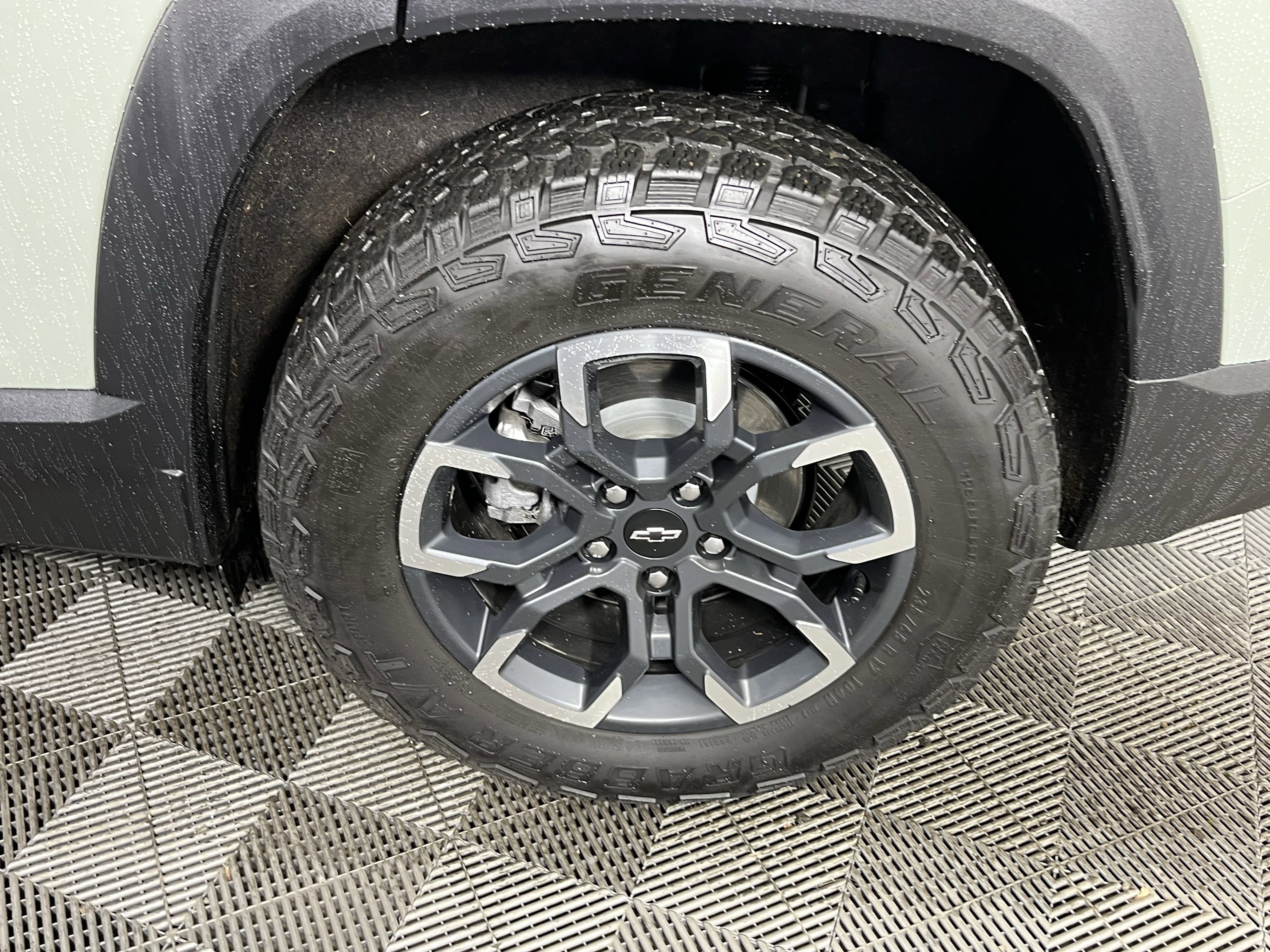 Used 2025 Chevrolet Equinox ACTIV w/ Convenience Package III image 20