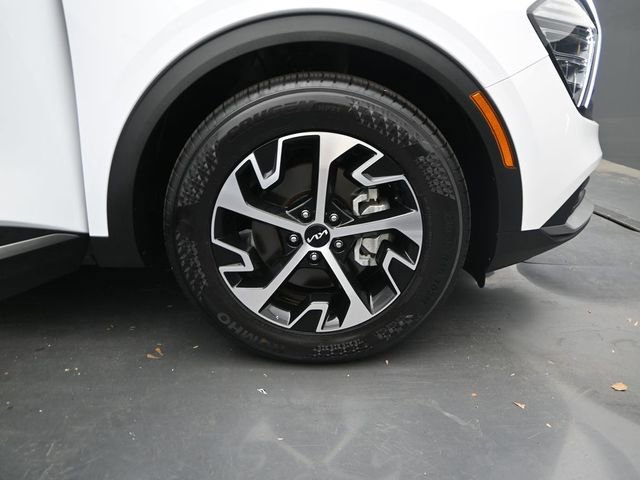 Used 2025 Kia Sportage EX image 16
