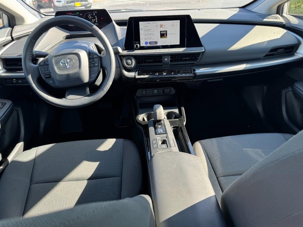 Used 2025 Toyota Prius LE image 11